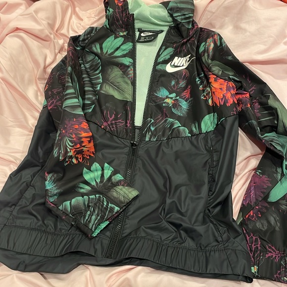 Nike spring jacket - Picture 3 of 3